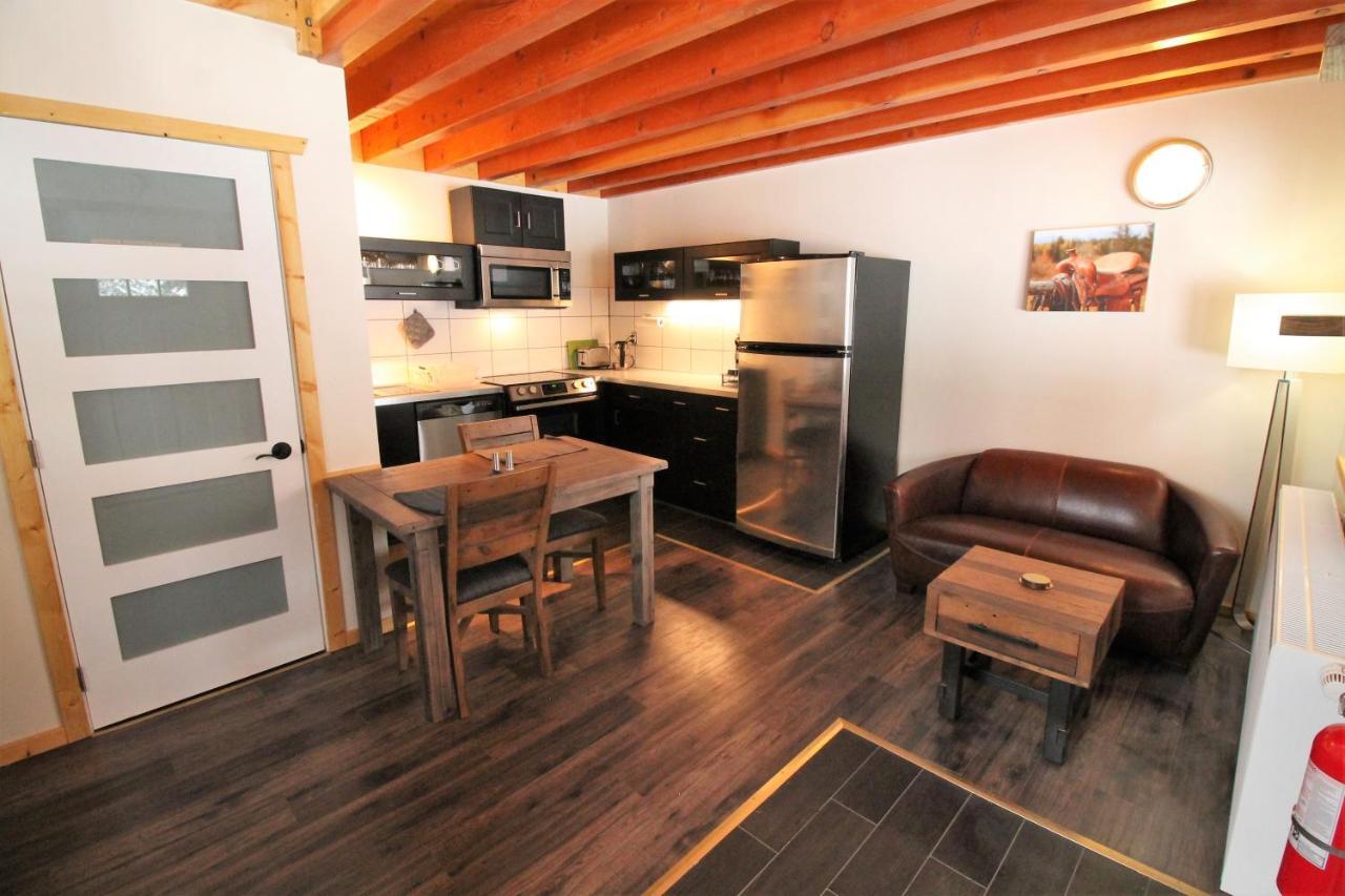 Red Cariboo Apartments Anahim Lake Экстерьер фото